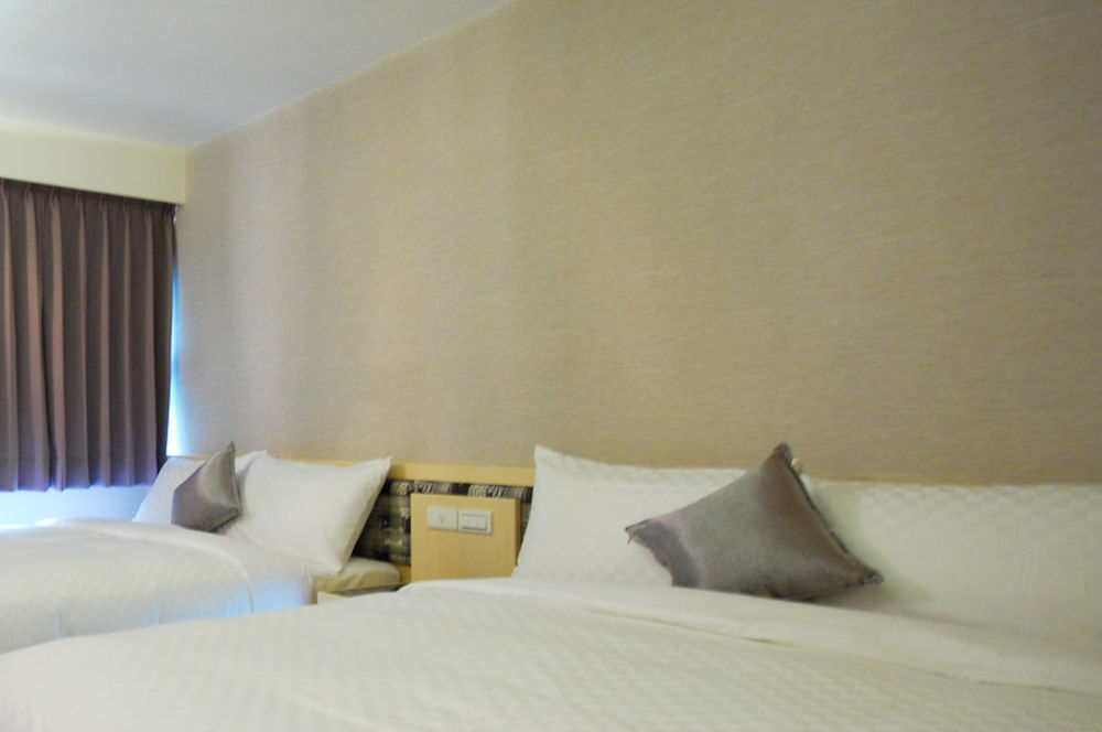 欣欣旅店 Hotel Тайпей Екстериор снимка